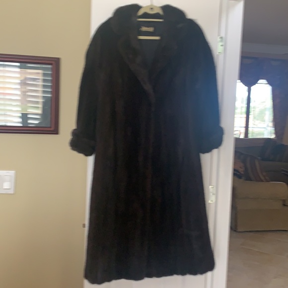 Vintage full length mink coat. Excellent condition. - Picture 2 of 5
